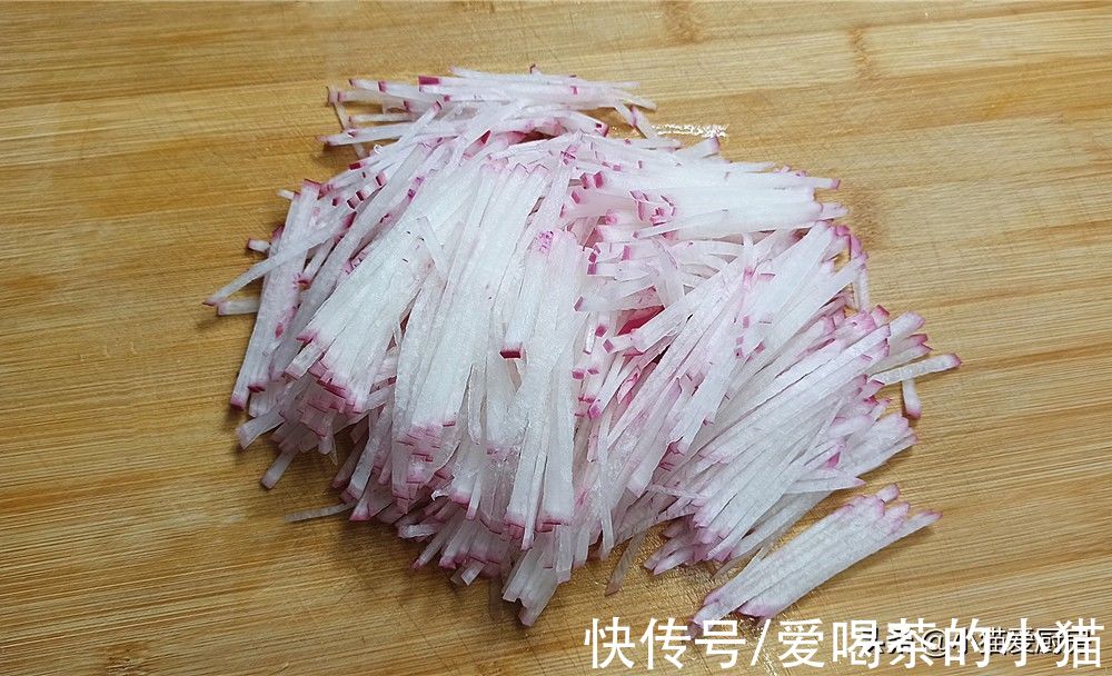 凉拌萝卜丝，很多人第一步就做错了，教你正确做法，清脆爽口好吃