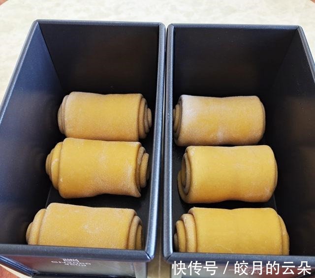 南瓜皇冠吐司,组织拉丝,蓬松绵软!