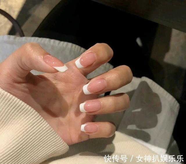 奶咖|好看的新年款美甲，显手白还洋气