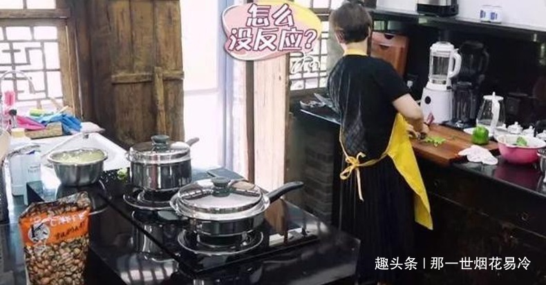 這就是生活|張國(guó)立鄧婕養(yǎng)女首次曝光,一家三口其樂(lè)融融,攜手共度,相濡以沫