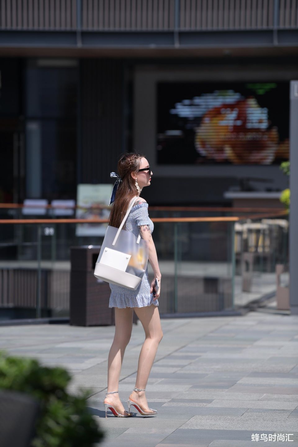 时尚裙子让她美丽升级，美得更有档次，看一眼便会朝思暮想