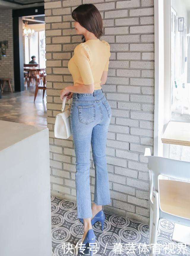 牛仔裤在搭配方面完全没有限制,清凉感十足,显身材还提升气质!