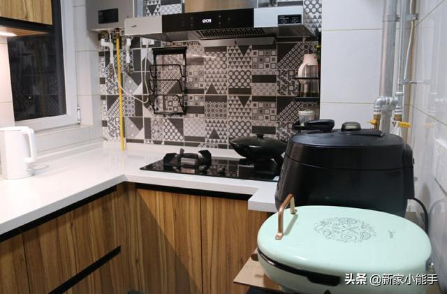 安装|越来越流行不做电视墙，学她家装修，入住三个月生活幸福美满