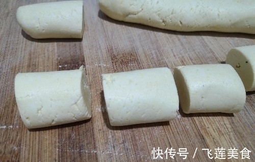 此零食老少皆宜，自己在家做，蒸一蒸10分钟搞定，再也不用买