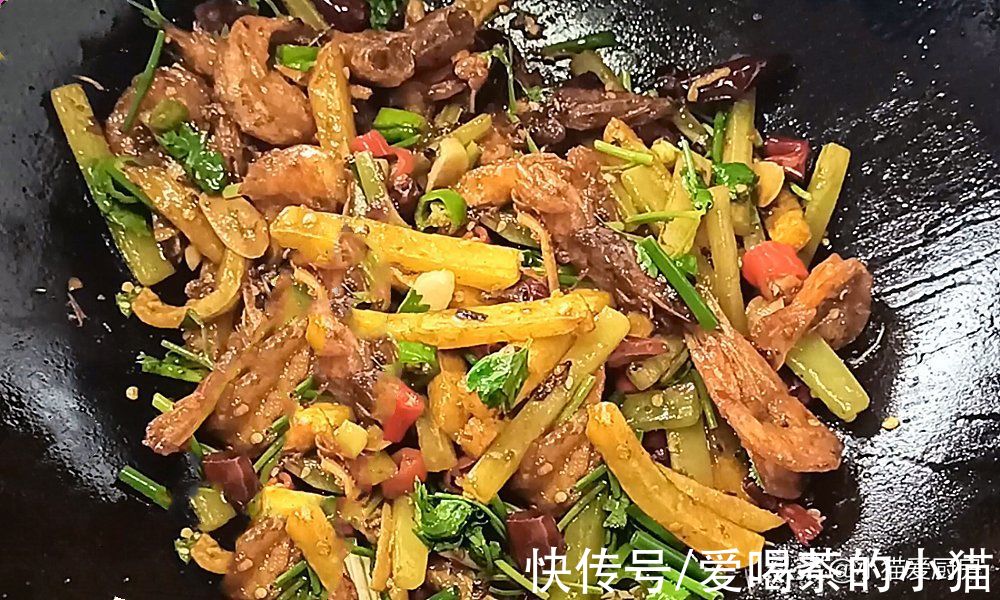 想吃干锅虾不用去饭店，教你在家做，下酒又下饭一大锅不够吃