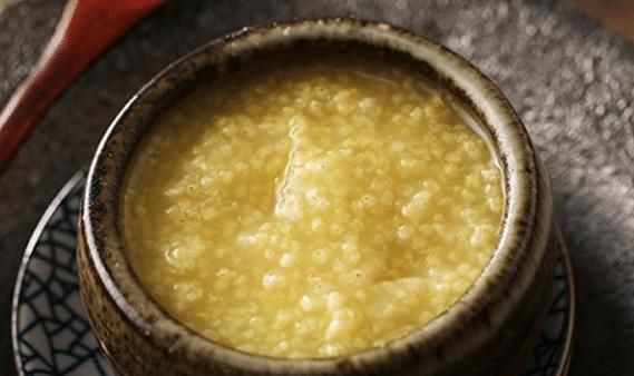 熬小米粥时，谨记3窍门，米粥香又浓，米油厚，学会了每天喝一碗