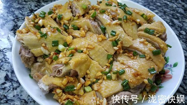 鸭肉别再拿去炖，大厨教你一个广东做法，又香又嫩，吃着还有嚼劲