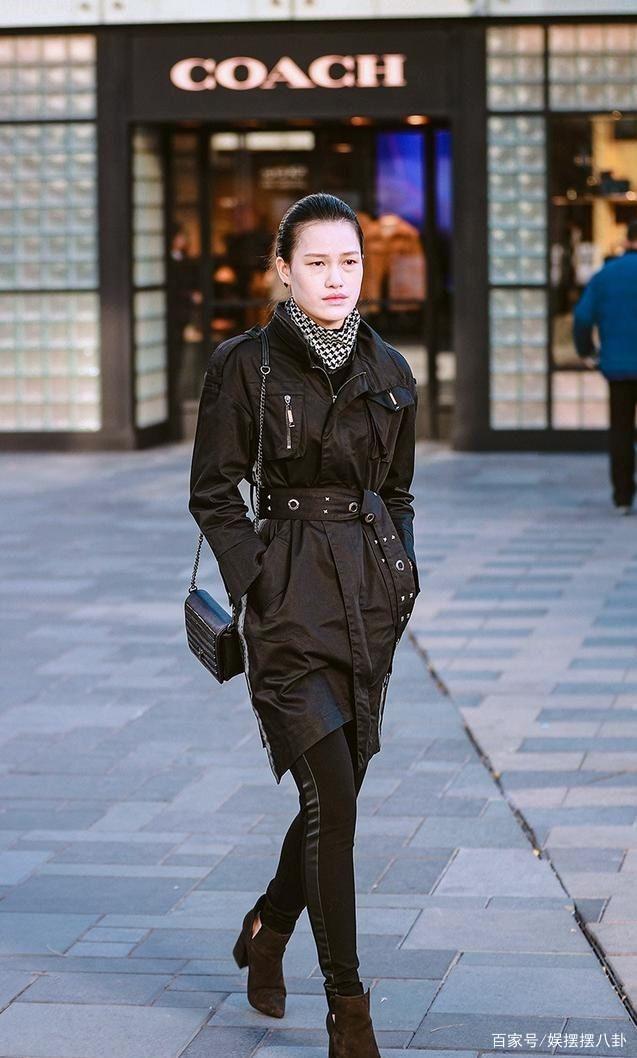 美女|街拍美女风狂雨骤时立得定,才是脚跟!