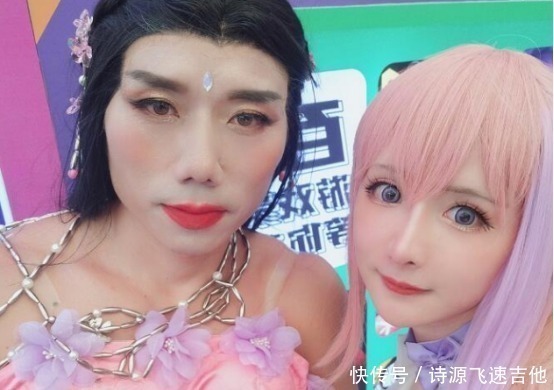 动漫|男子大胆COS动漫肌肉美女，仔细一看，居然还挺漂亮！