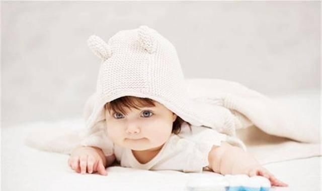 宝宝|趴着玩对宝宝有多重要?做到几个要点,促进大运动和精细运动发育