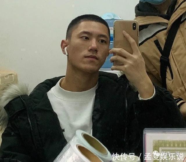 阳光帅气|183cm筋肉大学生酷爱穿灰裤子,这身材太上头了