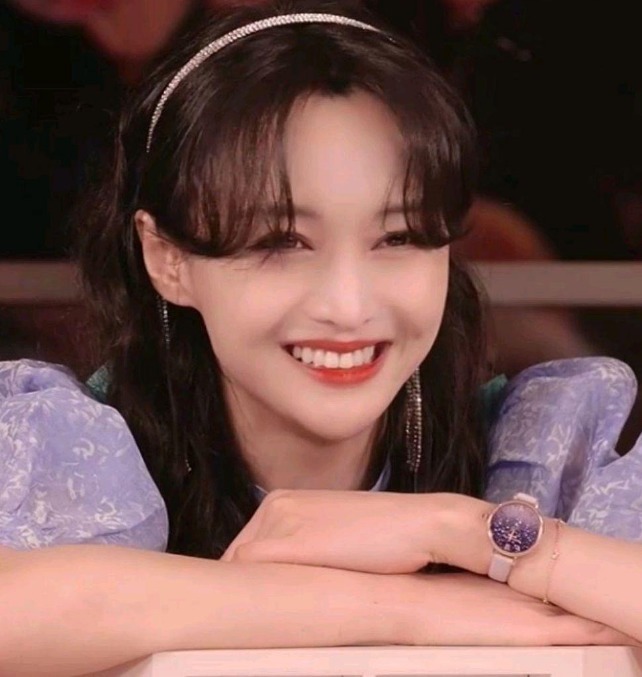 郑爽与吴亦凡合作节目, 被问为何来参加节目? 说出的话意味深长