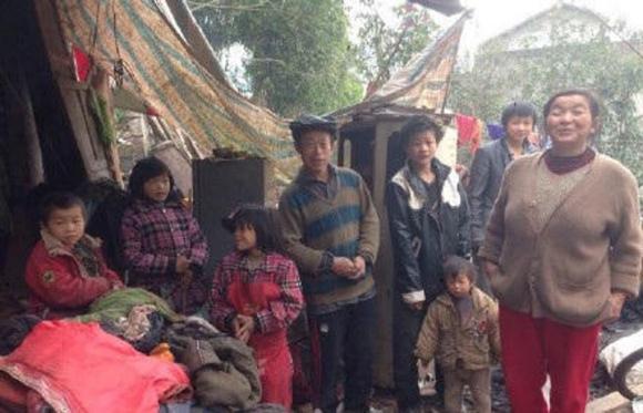 母猪|90后夫妻深居山林生了9个娃,10娃还在肚子里,网友:生育机器