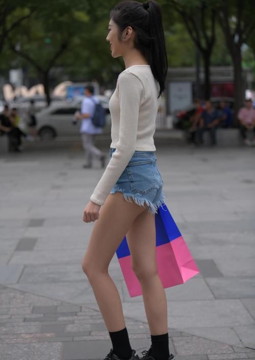 小清新的服装组合，穿出女生极致魅力，休闲又好看