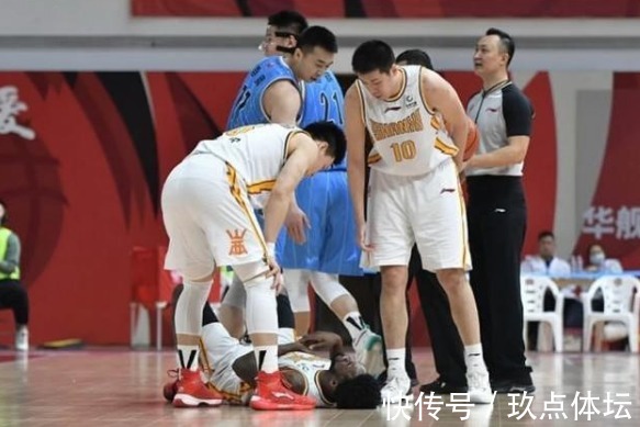 雅尼斯|雅尼斯为何不敢用此人?仅29秒就换下场,怕他毁了整个辽篮
