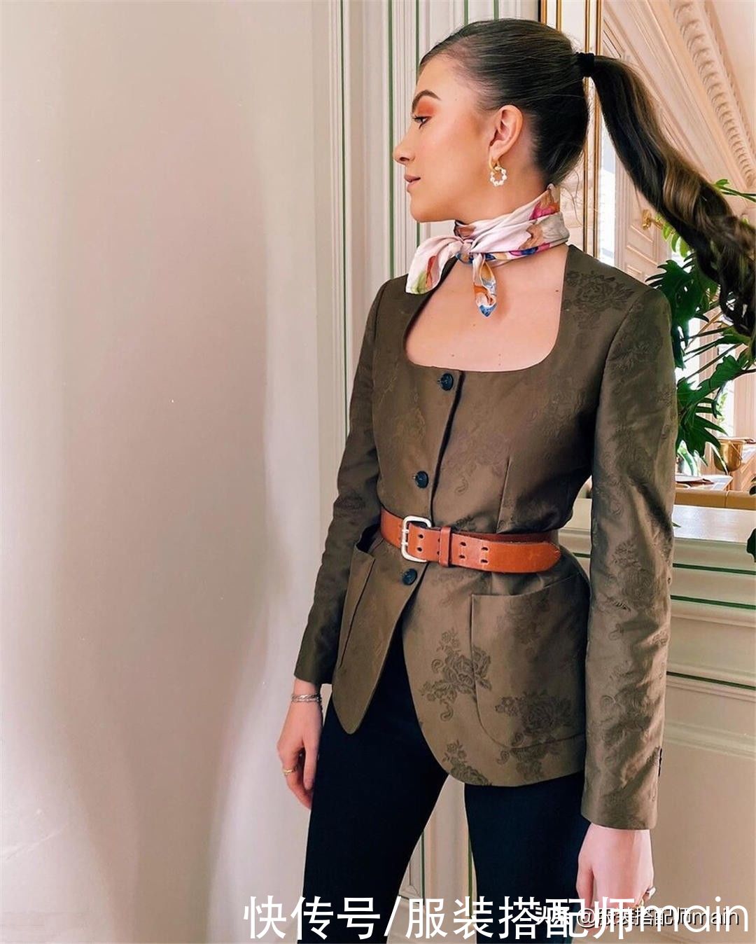 技巧|溜肩女孩不要慌,学会这4个穿衣技巧,气质拿捏得死死的