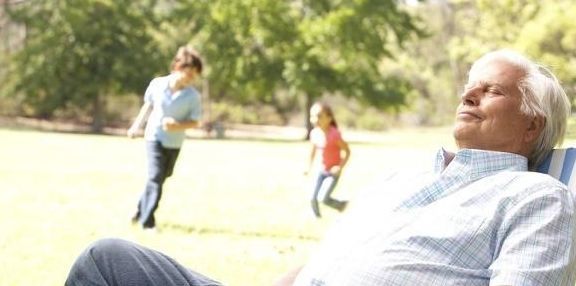 患癌|老人患癌,却长命到百岁,做好3件事,癌细胞或许不再“活跃”