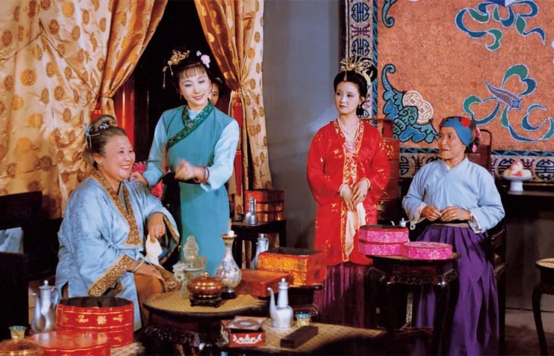 小姐们$《红楼梦》中最聪明的人是刘姥姥：卑微的身份，高洁的灵魂