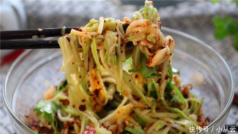 夏日|夏日炎炎,教您做一款爽口凉拌菜,香辣开胃又解腻,特别简单