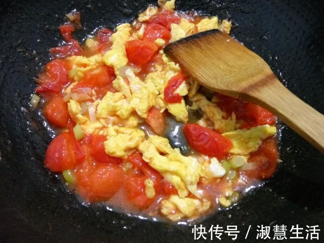 鸡蛋|西红柿炒蛋，顺序千万别弄错！一步做错，鸡蛋难吃又腥，吃着不鲜