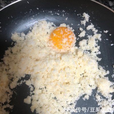 掉渣|美味调剂生活，酥到掉渣～椰蓉开口酥不可错过