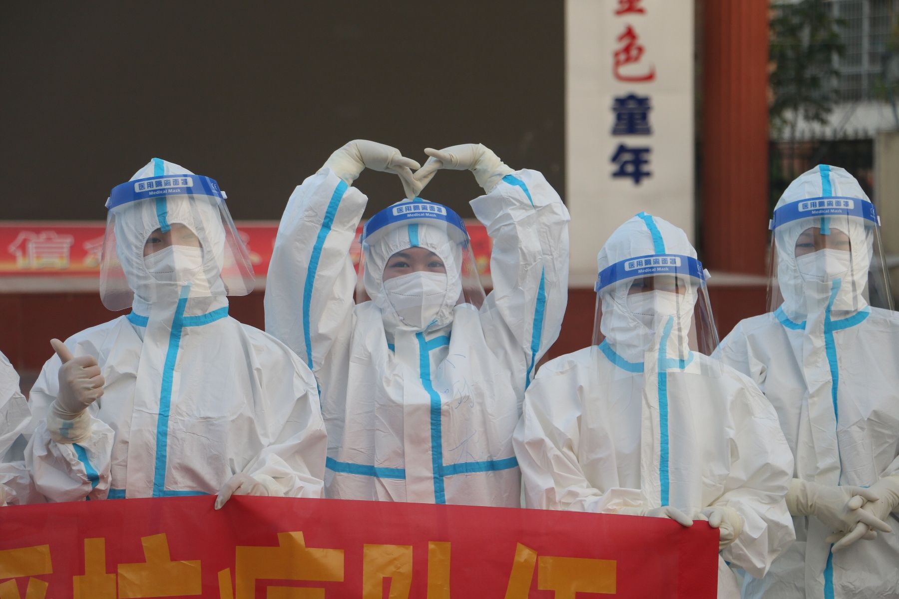 广西医科大学|2000名医护人员支援防城港核酸检测工作