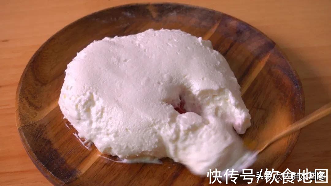 不要烤箱,没有面粉,自制绵密丝滑的安茹蛋糕,一勺挖开,馋了