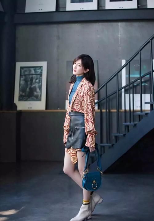 还在单穿毛衣？“衬衫＋毛衣”的叠搭才够吸睛！时髦显瘦还洋气