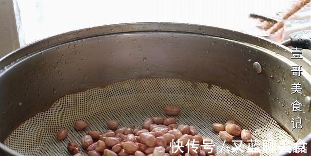 花生米最下饭的做法，不炒也不油炸，上桌开胃解馋，全家人都爱吃