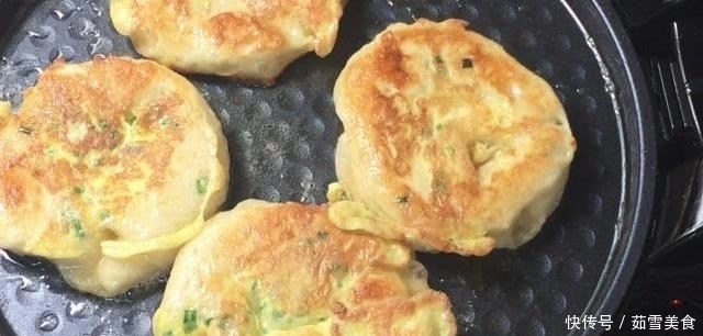 两个鸡蛋,一碗面粉,不用揉面,筷子搅一搅,孩子嚷着还没吃够!