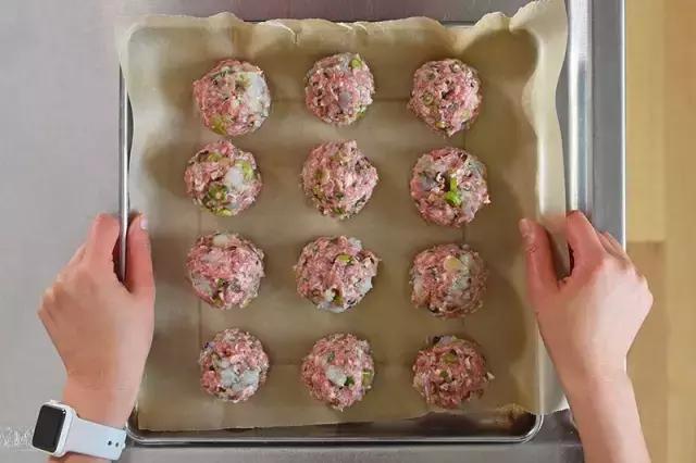 平底锅|别再拿猪肉包饺子，教你一个新奇的吃法，吃了会上瘾，做法很简单