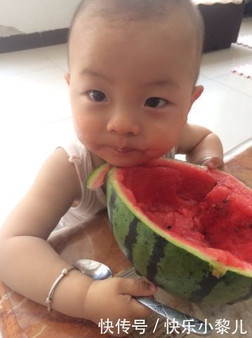 水果|儿科医生夏天少给孩子吃这4种水果,很容易伤脾胃,还不自知