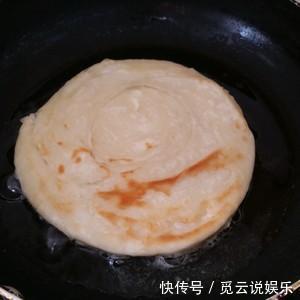 烫面油饼好吃又简单,你肯定喜欢,这里教你怎么做