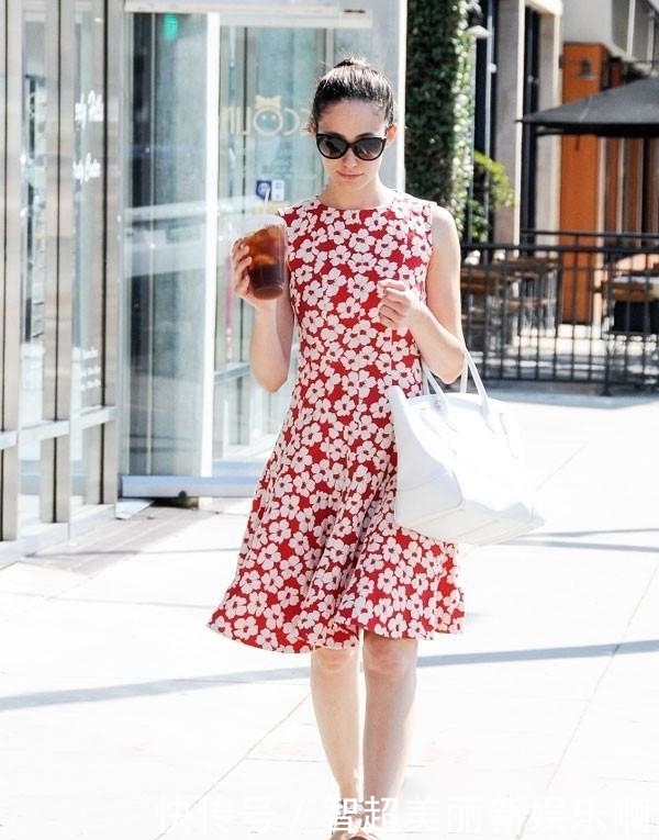 裤子已经过时了!今年流行这3款“碎花裙”,时髦显瘦有气质