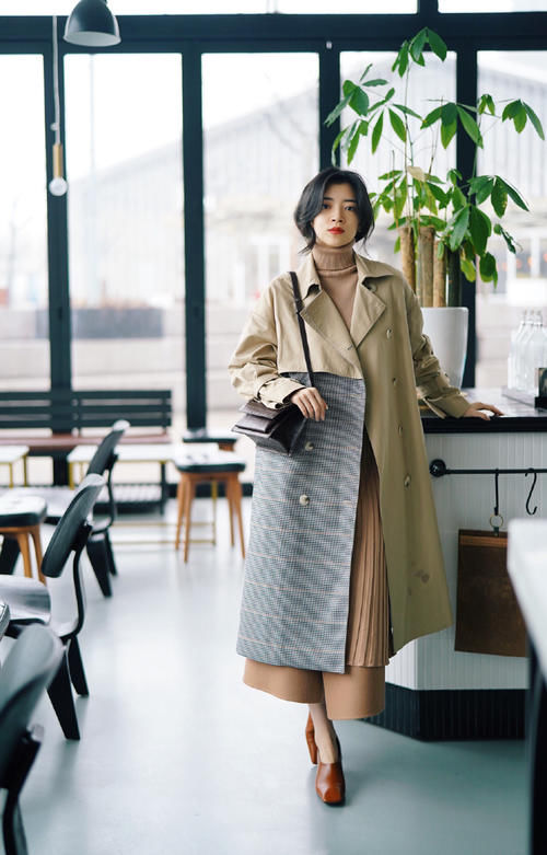 又被三木的早春穿搭圈粉了，“风衣＋裙子”优雅又洋气，值得参考