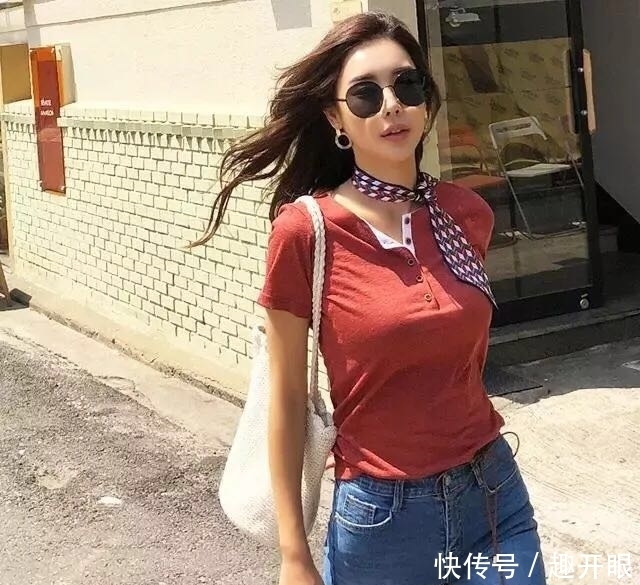 紧身|小姐姐穿紧身牛仔裤,花枝招展仪态万千,彰显时尚性感的气息!