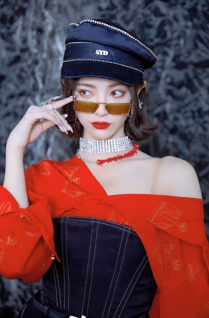 一次戴4副太阳镜,终于找到让时髦度翻两番的方法了!