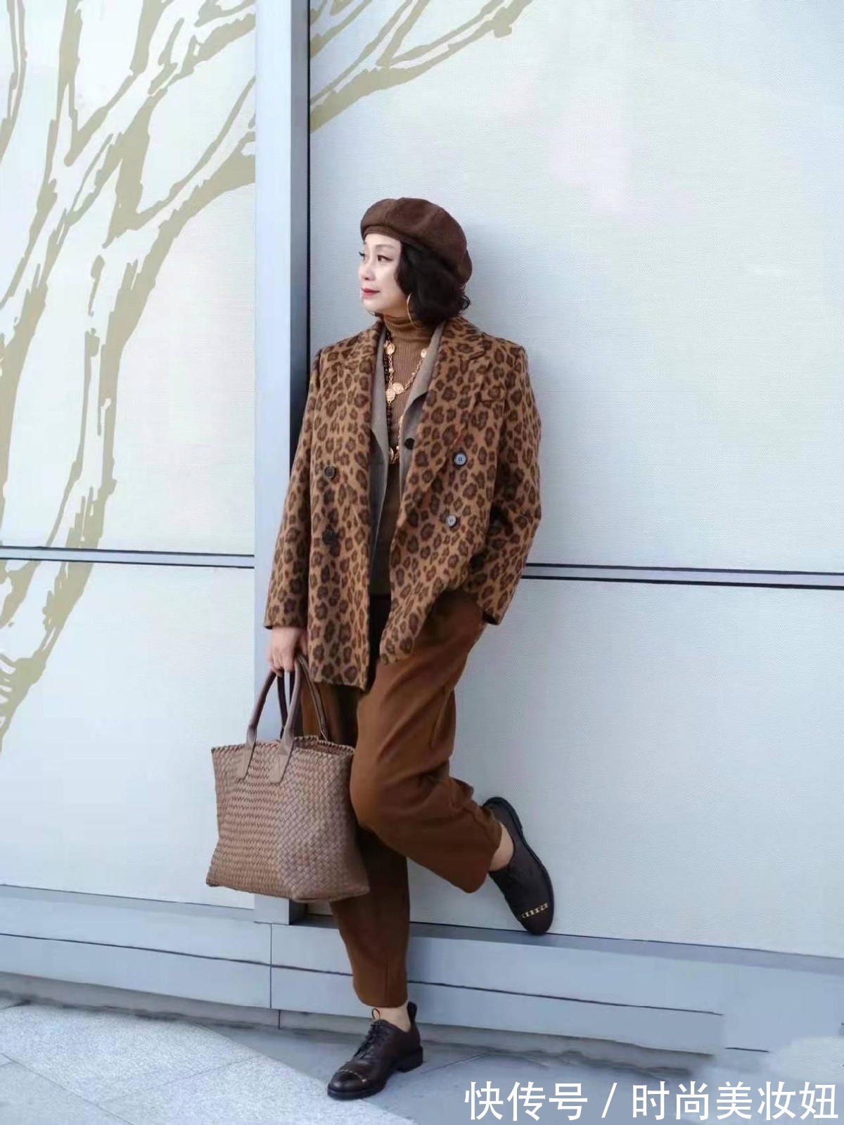 外套|50岁女人也可以很美,大胆尝试时髦穿搭,美不应该被年龄限制