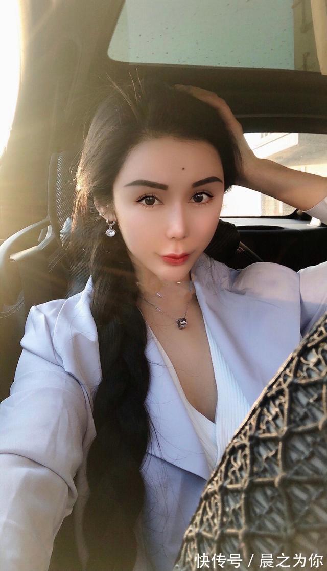 沙漏|22岁山东健美女裁判走红，大围度身材曲线感十足，沙漏身材太迷人