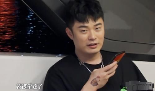 节目组没收手机,邓超给孙俪打视频,谁注意鹿晗在干吗?