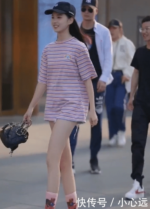 美腿|街拍:这又直又长的美腿,说它是“筷子”没人反驳吧?