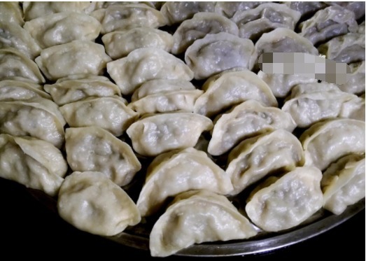 倍馋这饺子,比煮的省事,尤其这菜做馅,清香味美