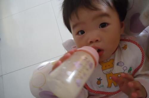 睡眠质量|孩子睡觉前,宁可饿着也不能碰这三种食物,容易积食不长个