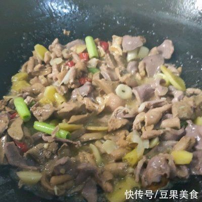 下饭|#巨下饭的家常菜#爆炒鸡杂香辣入味开胃下饭