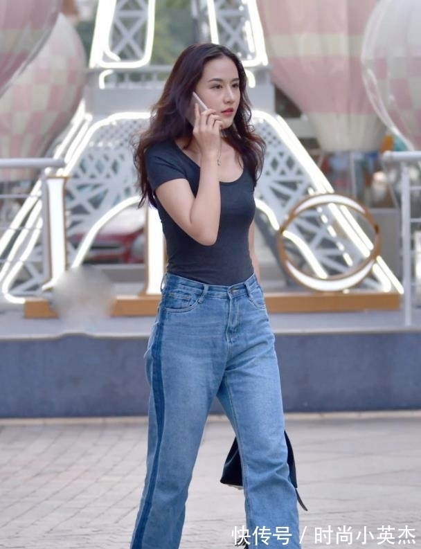 时尚 黑色修身短袖搭配宽松牛仔裤,时尚大方,气质迷人