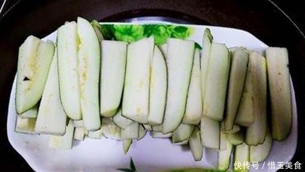 一道“富贵蒸茄子”送给你,不炸不炒,简单好吃又美观?