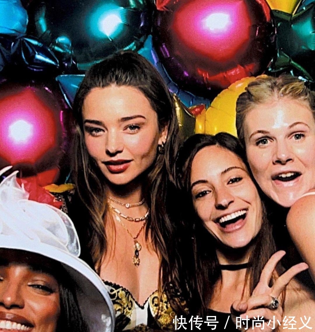 全程|米兰达可儿真胖了,穿露脐装赘肉明显,迷你裙紧绷感觉全程在憋气