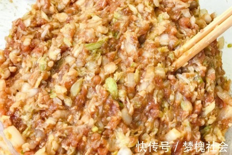 汁儿|调白菜饺子馅,教你“3不加1多加”,饺子鲜香嫩滑,美味多汁儿