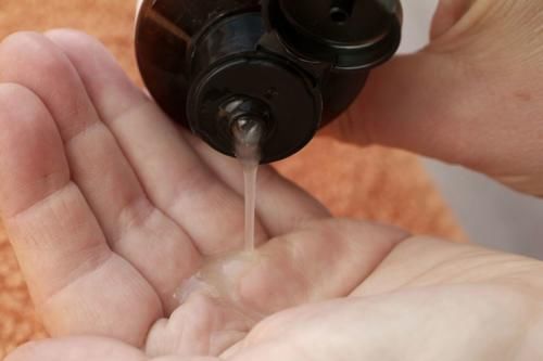 头痒头屑多，哪款洗发水好用？教你正确的选择和使用方法，超实用