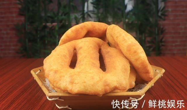 这个饼比葱油饼更好吃，早点摊上卖3块，照这个方法做，1块都不到